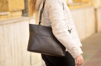 Velk� ko�en� kabelka tmav� hn�d� ET-0109, Estelle